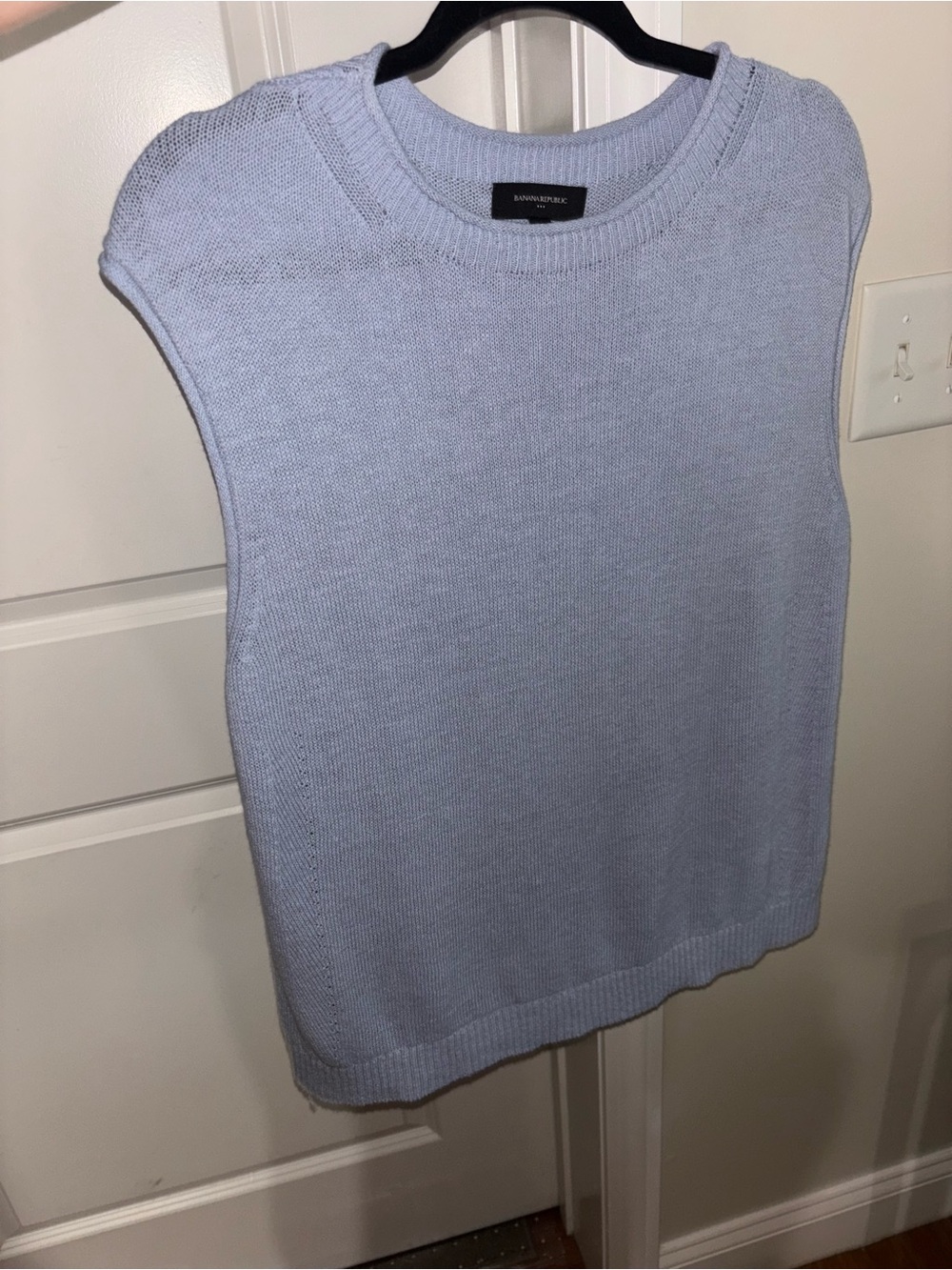 Banana Republic Light Lavender Sleeveless V-Neck Knit Sweater Vest
